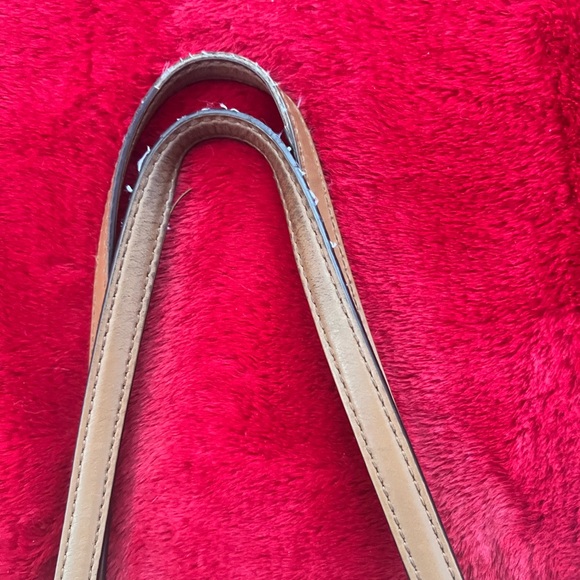 Michael Kors Beige Jet Set Tote Bag - Picture 4 of 9